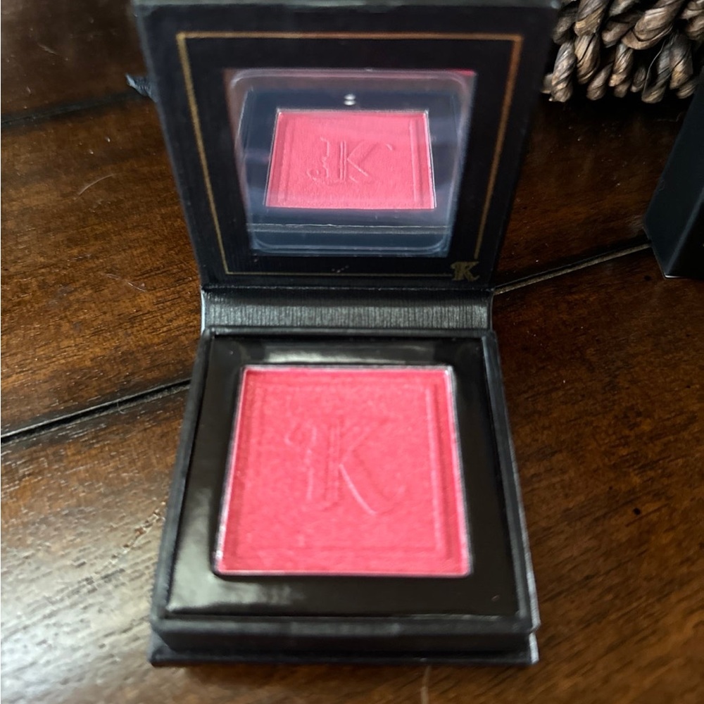 KASH Blush Sculpt Powder in Cupid’s Kiss.